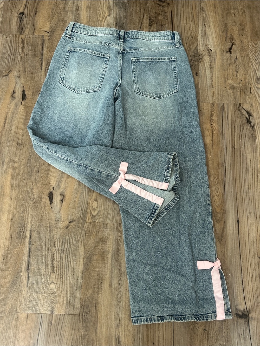 No Boundaries Light Wash Barrel Jeans with Pink Bow Accents - Picture 5 of 10